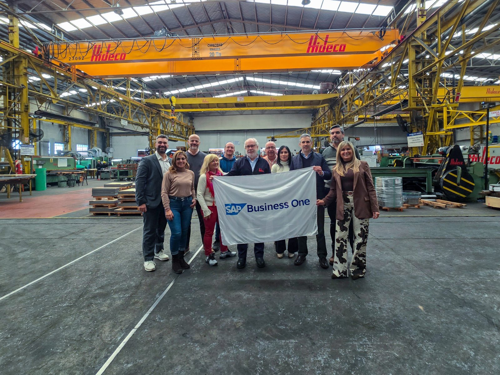 Equipo de B1 Team junto a HIDECO tras implementar SAP Business One en su planta
